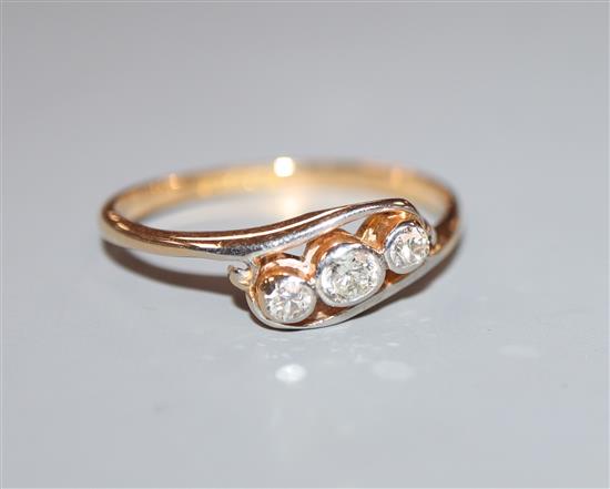 An 18ct and plat, three stone diamond crossover ring, size P.